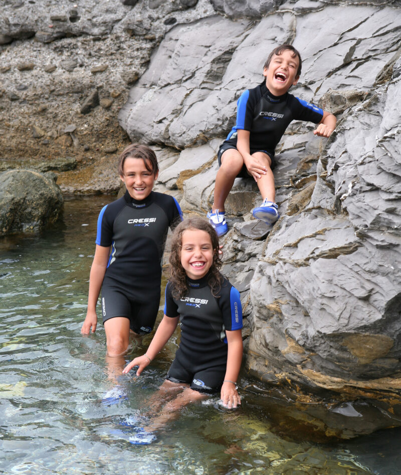 Cressi MED X JR SHORTY WETSUIT 2.5mm M (age10/11) - Image 20